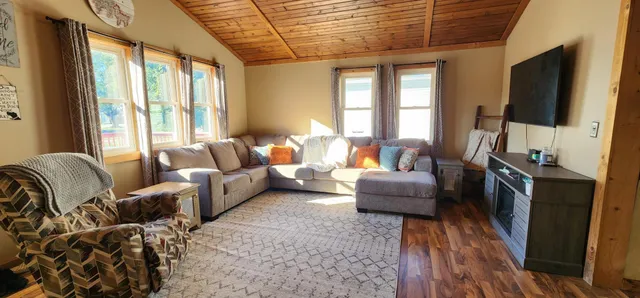 $210,000 | 313 South Washington Street, Houston, MN 55943