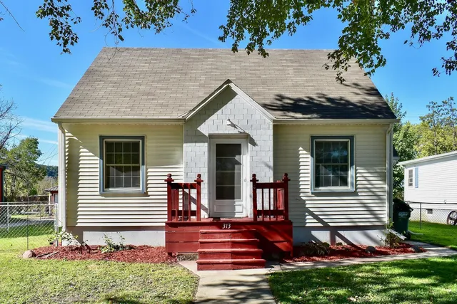 $210,000 | 313 South Washington Street, Houston, MN 55943