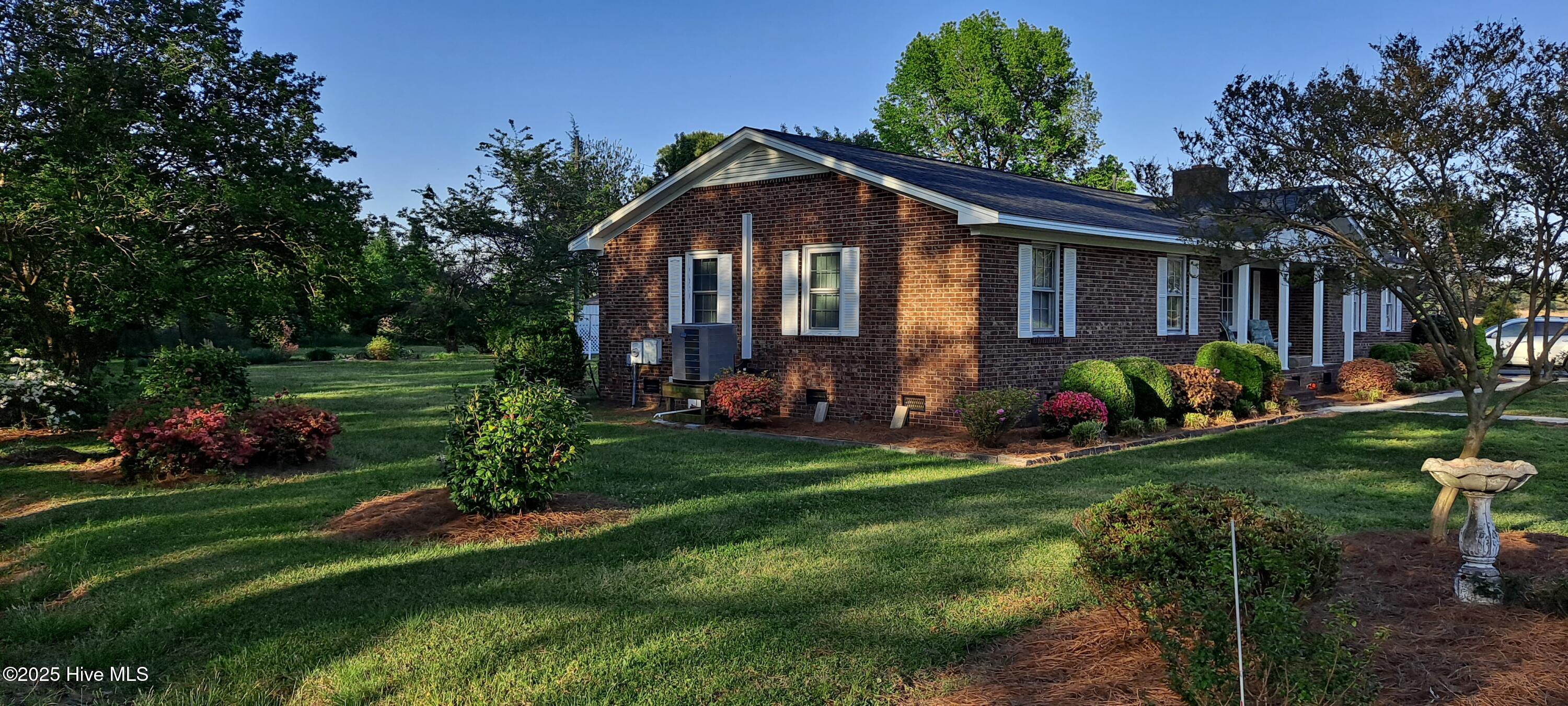 432 Hubbard Butler Road Clinton, NC 28328 - Photo 2 of 21 20250418_182301