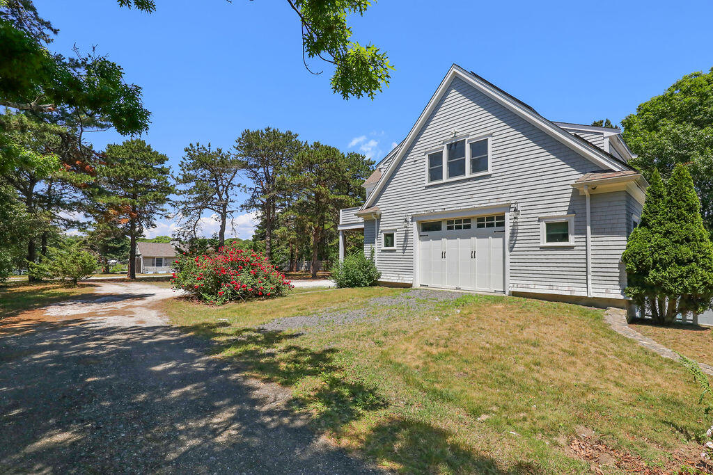 379 Monomoscoy Road Mashpee, MA 02649 - Photo 19 of 42 IMG_2267