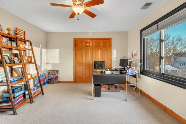a view of livingroom with furniture and ceiling fan