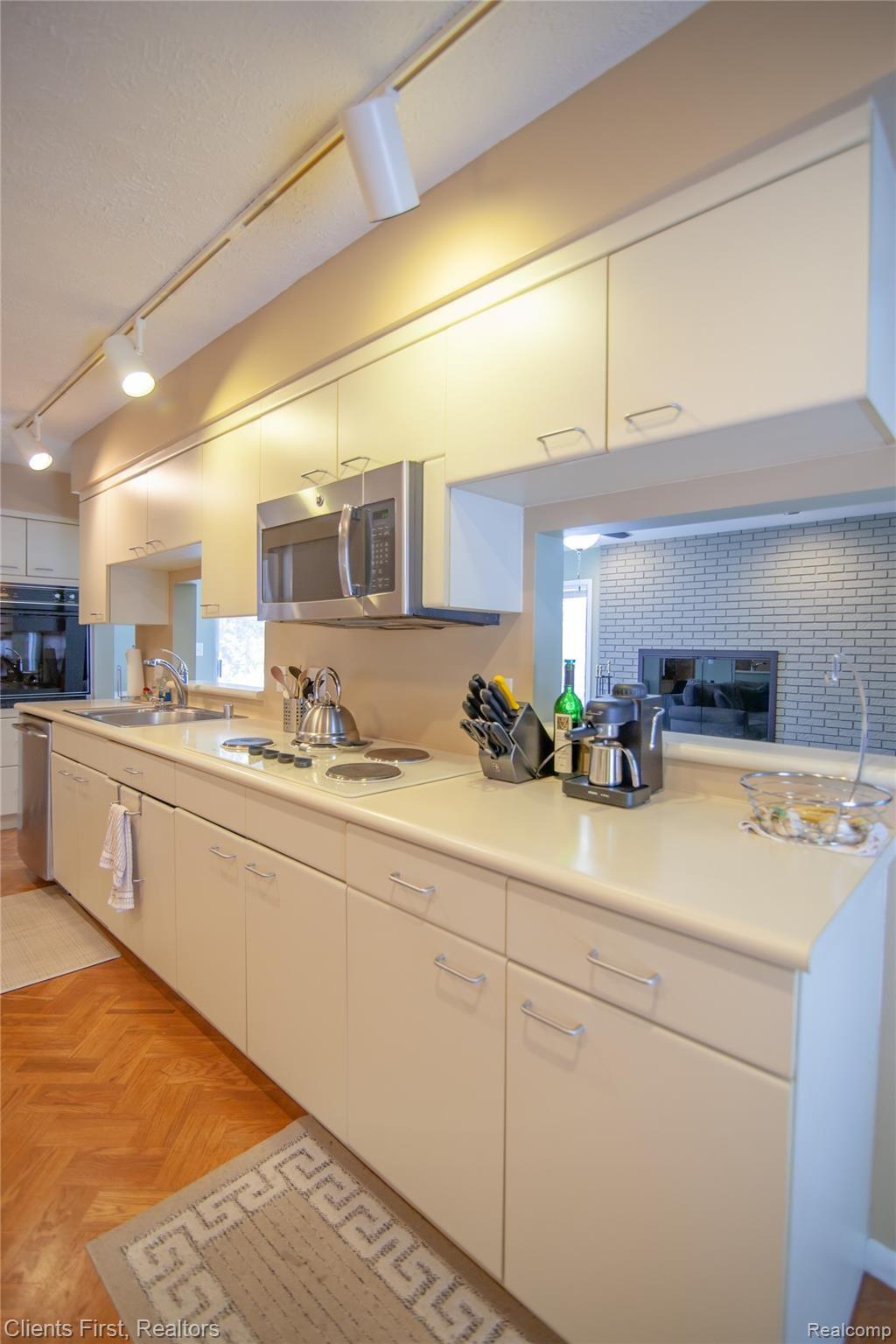 32333 Craftsbury Road Farmington, MI 48334 - Photo 14 of 32 Kitchen