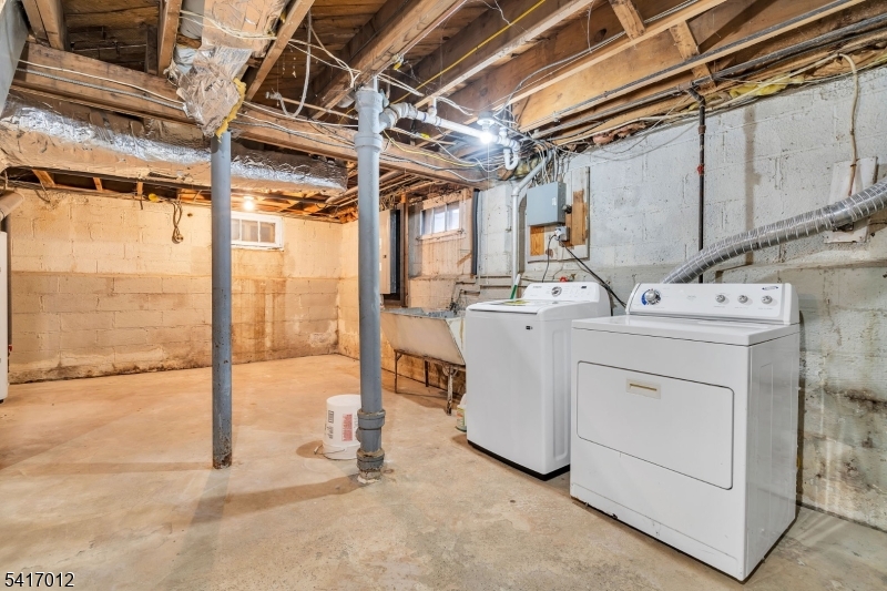 823 Pinewood Road Union, NJ 07083 - Photo 18 of 28 a utility room with dryer and washer