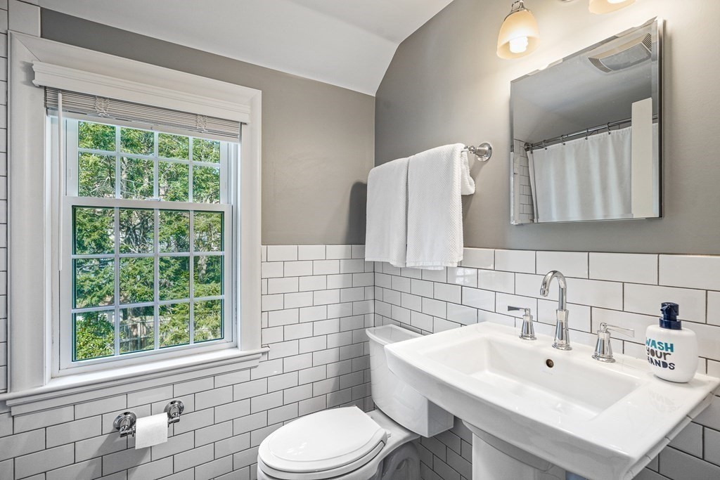 92 Lawson Road Winchester, MA 01890 - Photo 23 of 40