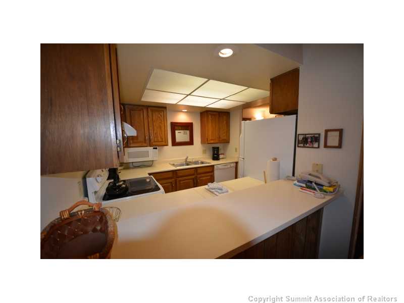 860 Copper Road, Unit 106 Frisco, CO 80443 - Photo 9 of 25 Kitchen.