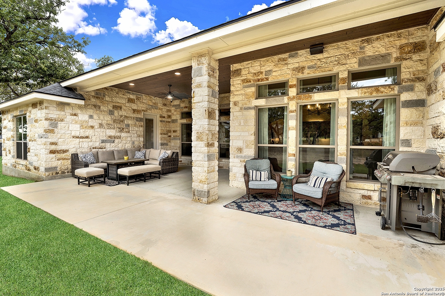 173 Hidden Pond Adkins, TX 78101 - Photo 32 of 40 a building outdoor space with patio furniture and potted plants