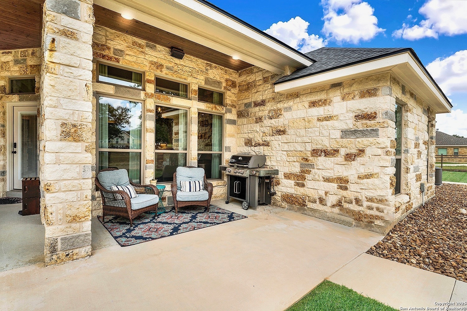 173 Hidden Pond Adkins, TX 78101 - Photo 33 of 40 a view of a patio with table and chairs and potted plants