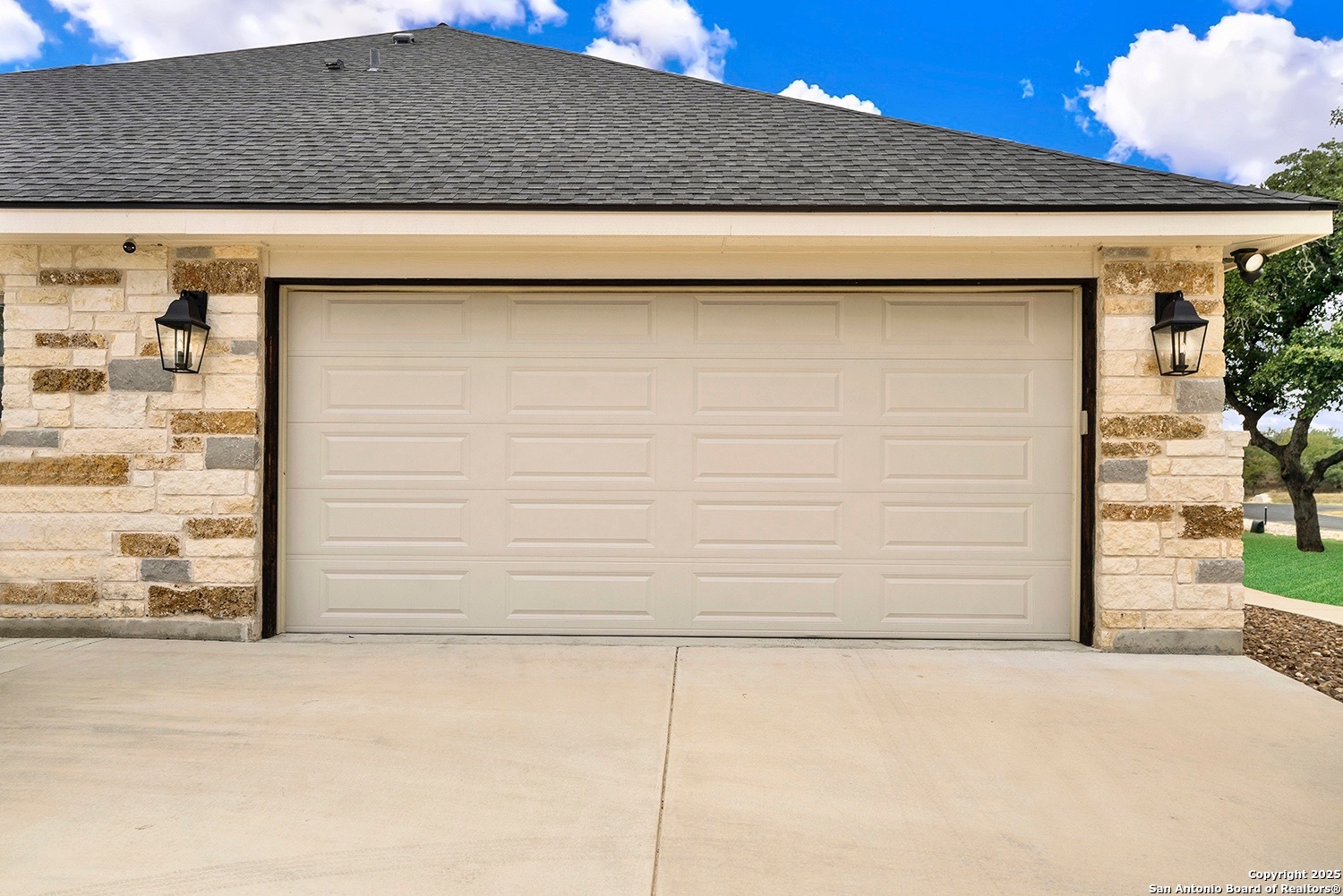 173 Hidden Pond Adkins, TX 78101 - Photo 35 of 40 a view of door