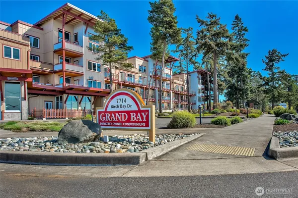 $450,000 | 7714 Birch Bay Drive, Unit 102, Blaine, WA 98230