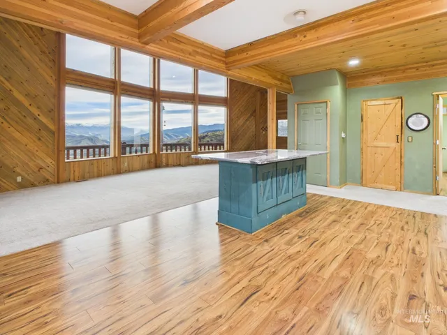 $649,000 | 190 Mdw Vw Lane, White Bird, ID 83554