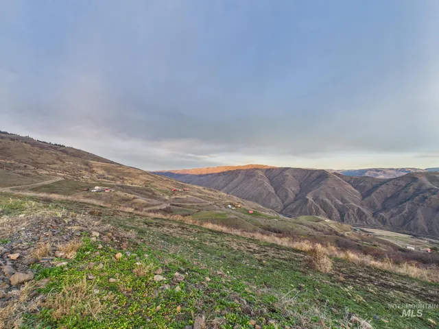 $649,000 | 190 Mdw Vw Lane, White Bird, ID 83554