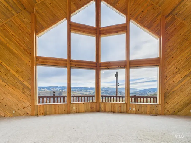 $649,000 | 190 Mdw Vw Lane, White Bird, ID 83554
