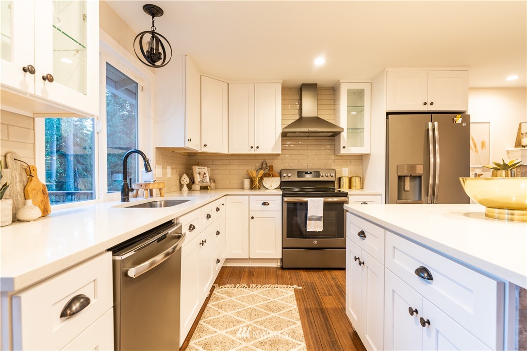15215 Southeast 176th Place Renton, WA 98058 - Photo 6 of 19 Gallery Image 6