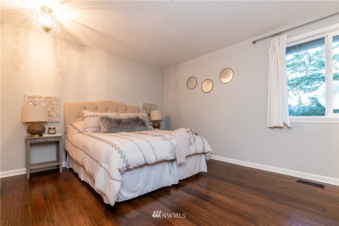 15215 Southeast 176th Place Renton, WA 98058 - Photo 9 of 19 Gallery Image 9