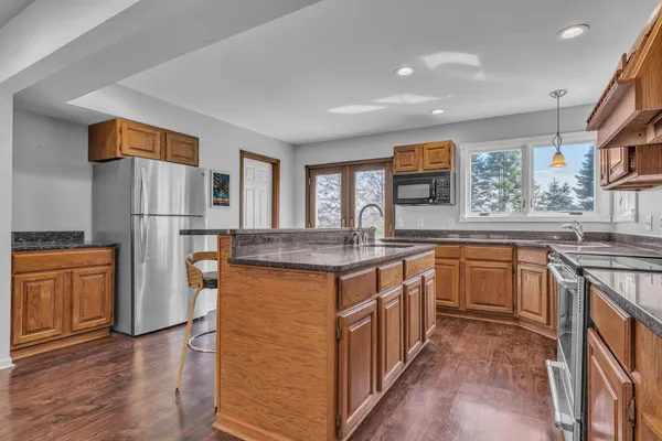 $575,000 | 2750 Bayview Drive, Pinckney, MI 48169