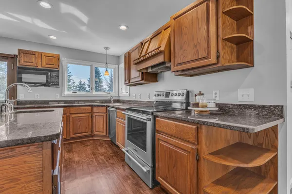 $575,000 | 2750 Bayview Drive, Pinckney, MI 48169