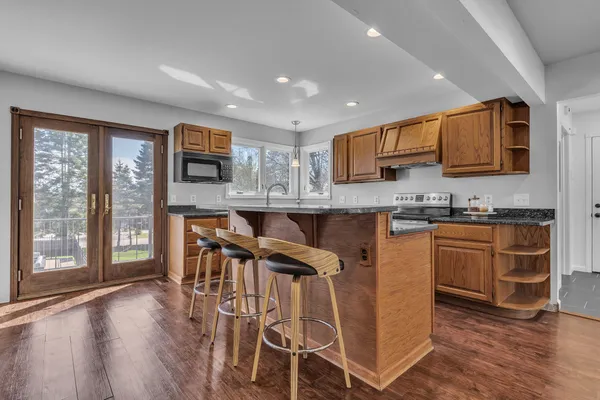 $575,000 | 2750 Bayview Drive, Pinckney, MI 48169