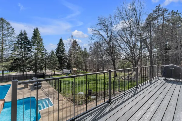 $575,000 | 2750 Bayview Drive, Pinckney, MI 48169