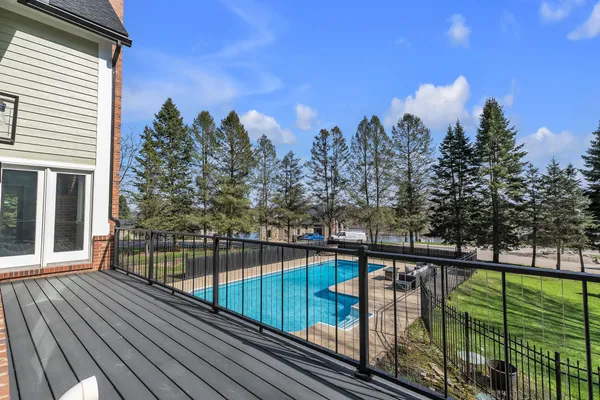 $575,000 | 2750 Bayview Drive, Pinckney, MI 48169