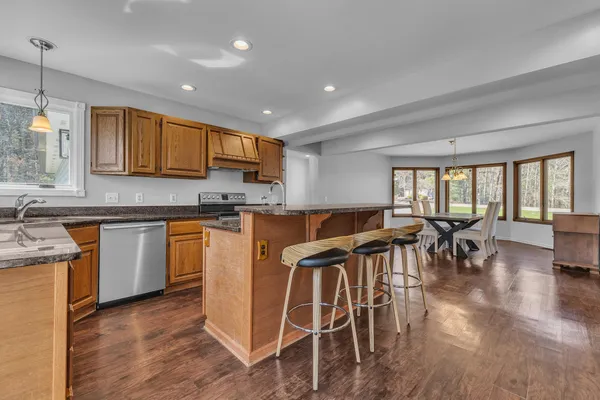 $575,000 | 2750 Bayview Drive, Pinckney, MI 48169