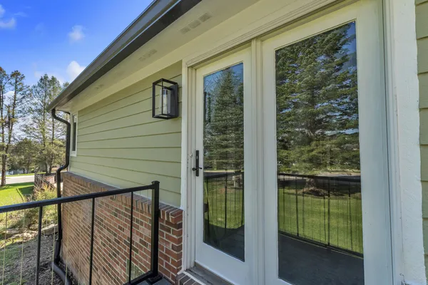 $575,000 | 2750 Bayview Drive, Pinckney, MI 48169