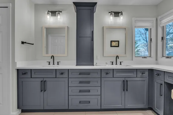 $575,000 | 2750 Bayview Drive, Pinckney, MI 48169