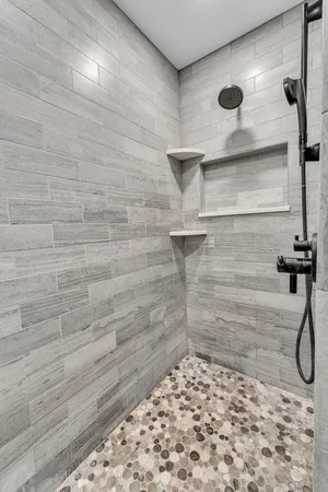 $575,000 | 2750 Bayview Drive, Pinckney, MI 48169