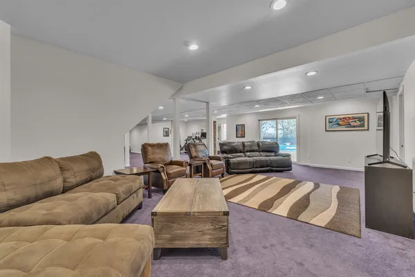 $575,000 | 2750 Bayview Drive, Pinckney, MI 48169