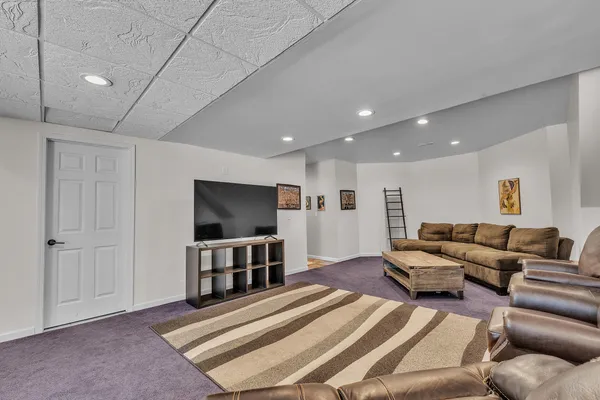 $575,000 | 2750 Bayview Drive, Pinckney, MI 48169