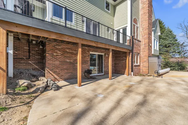 $575,000 | 2750 Bayview Drive, Pinckney, MI 48169