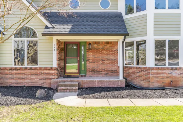 $575,000 | 2750 Bayview Drive, Pinckney, MI 48169