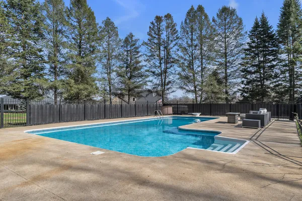 $575,000 | 2750 Bayview Drive, Pinckney, MI 48169