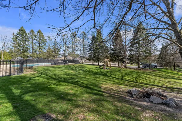 $575,000 | 2750 Bayview Drive, Pinckney, MI 48169