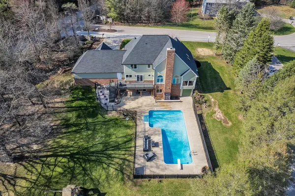 $575,000 | 2750 Bayview Drive, Pinckney, MI 48169