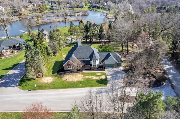 $575,000 | 2750 Bayview Drive, Pinckney, MI 48169