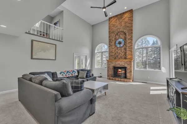 $575,000 | 2750 Bayview Drive, Pinckney, MI 48169