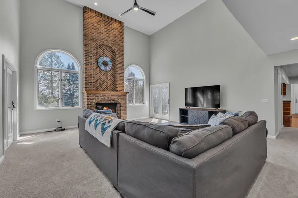 $575,000 | 2750 Bayview Drive, Pinckney, MI 48169