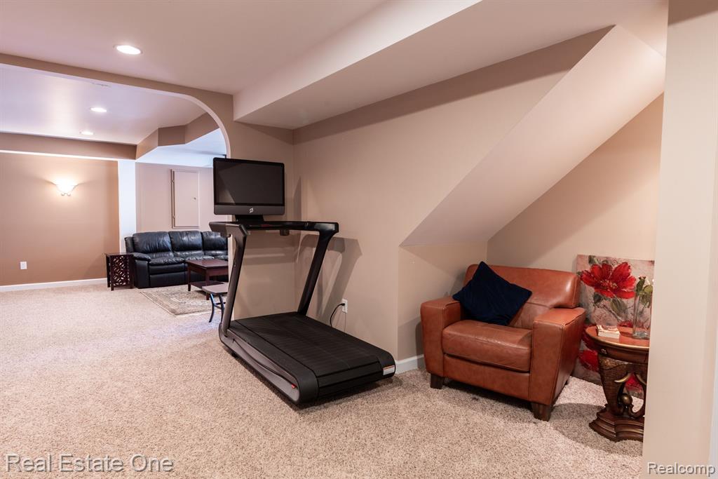 5942 Stonehaven Boulevard Rochester, MI 48306 - Photo 36 of 50