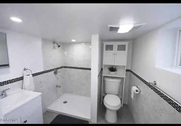 $269,000 | 226 Glengary Road, Rotterdam, NY 12304