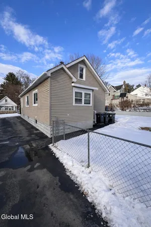 $269,000 | 226 Glengary Road, Rotterdam, NY 12304