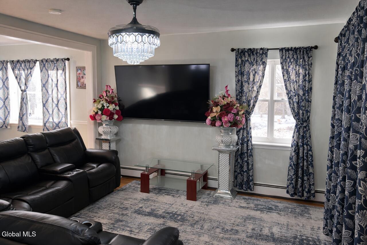 226 Glengary Road Schenectady, NY 12304 - Photo 5 of 28 image5