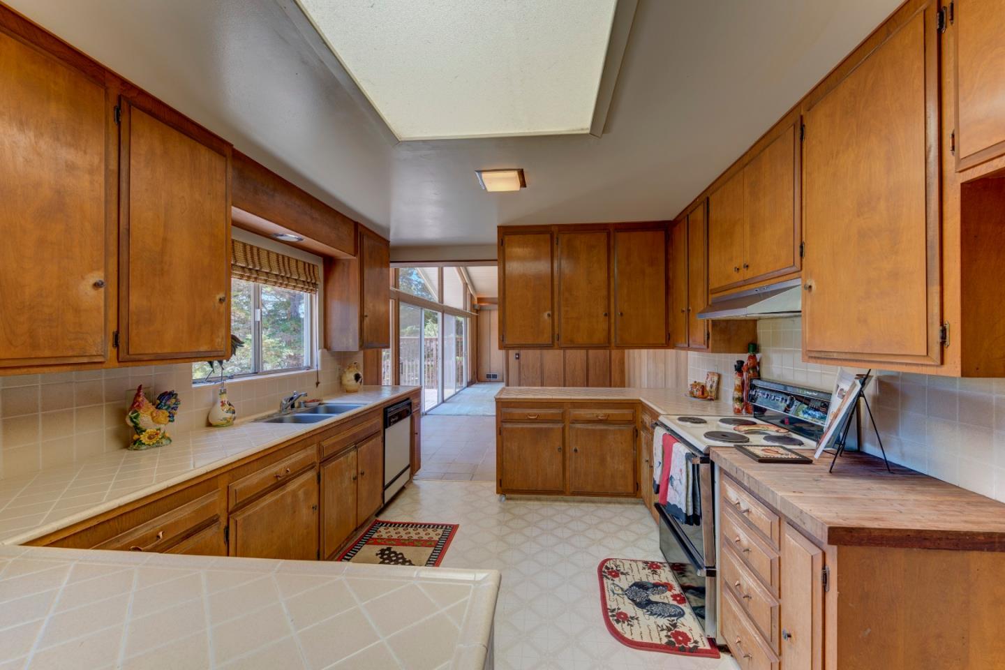 1276 Castro Road Monterey, CA 93940 - Photo 11 of 28 Gallery Image 11