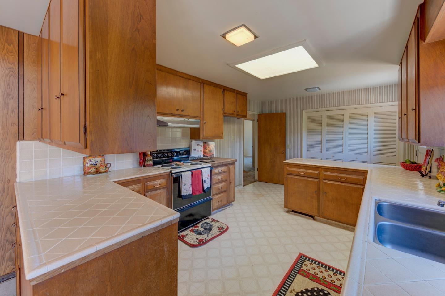 1276 Castro Road Monterey, CA 93940 - Photo 10 of 28 Gallery Image 10