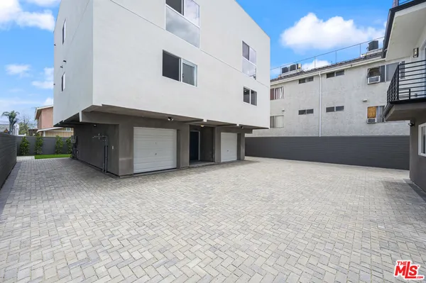 $3,599 | 7306 Independence Avenue, Canoga Park, CA 91303