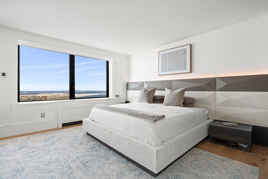 85 East India Row, Unit PHAB Boston, MA 02110 - Photo 11 of 42 a bedroom with a bed and window