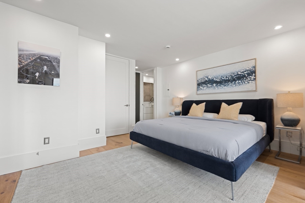 85 East India Row, Unit PHAB Boston, MA 02110 - Photo 34 of 42 a bedroom with a bed and painting on the wall