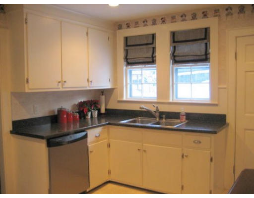 15 Longfellow Road Reading, MA 01867 - Photo 3 of 11 Gallery Image 3