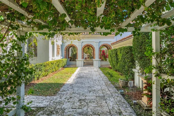 $75,000,000 | 9401 Journey's End Road, Coral Gables, FL 33156