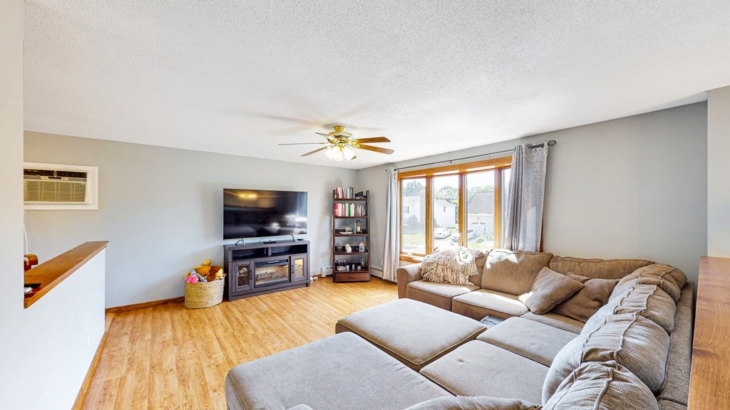 45 Spruceland Road Enfield, CT 06082 - Photo 2 of 32