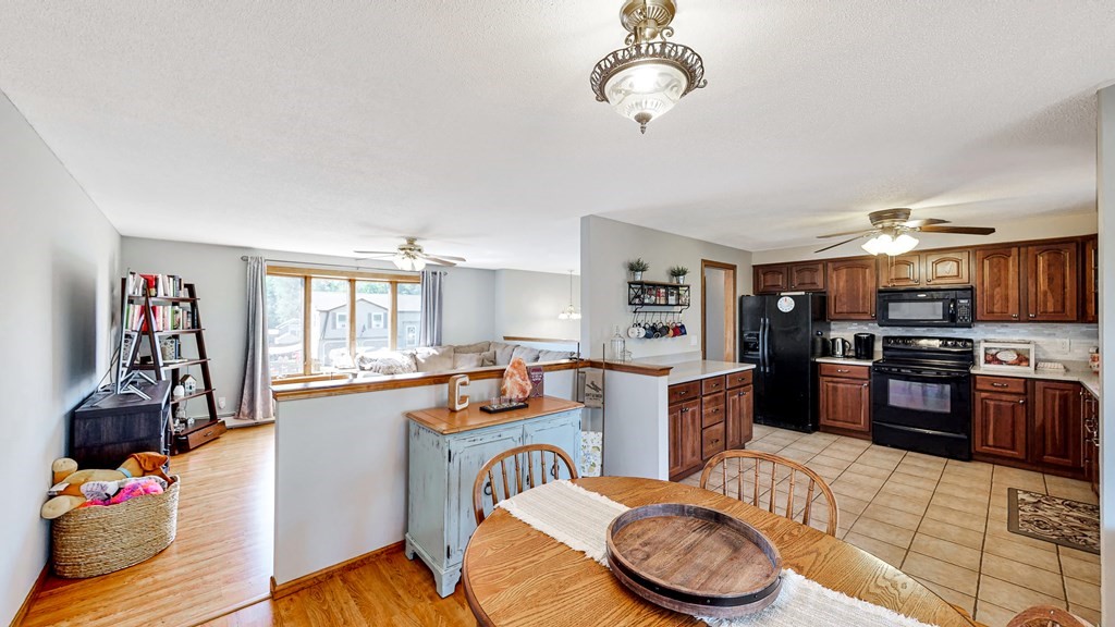 45 Spruceland Road Enfield, CT 06082 - Photo 3 of 32